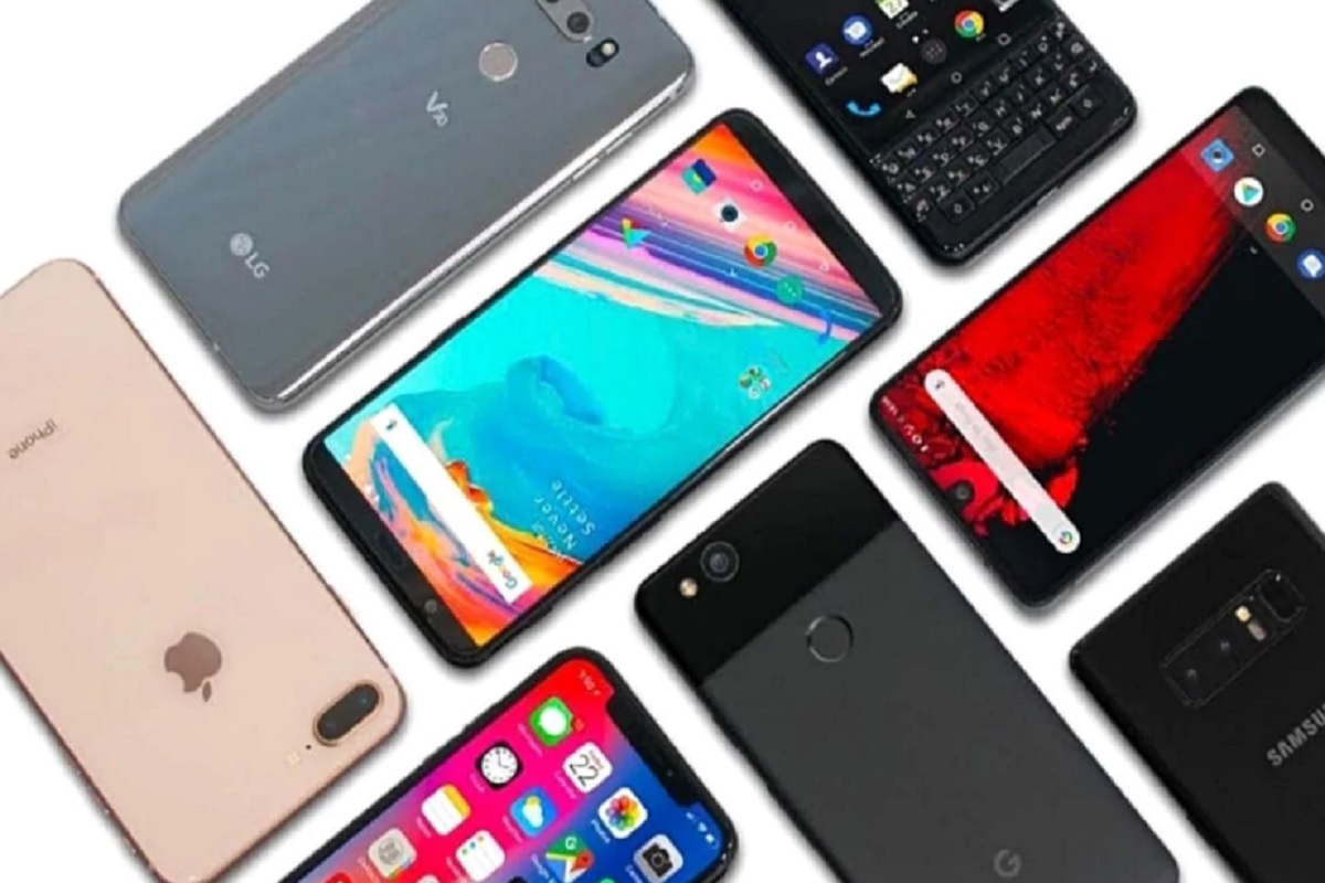 त्यानंतर Add more complaint वर क्लिक करावं लागेल, ज्यात मोबाईलच्या मालकाचं नाव, पत्ता, आधार कार्ड, पॅन कार्ड, ड्रायव्हिंग लायसन्स आणि आयडेंटिटीची माहिती द्यावी लागेल. त्यानंतर आपला मोबाईल नंबर टाकावा लागेल. वेरिफिकेशनसाठी तुमच्या नंबरवर एक OTP येईल, त्यानंतर वेरिफिकेशन होईल. याप्रमाणे फायनल सबमिट करुन मोबाईल फोन ब्लॉक होईल. तसंच फोनबाबत कोणतीही माहिती मिळाल्यास, ती युजरकडे पोहोचवली जाईल.