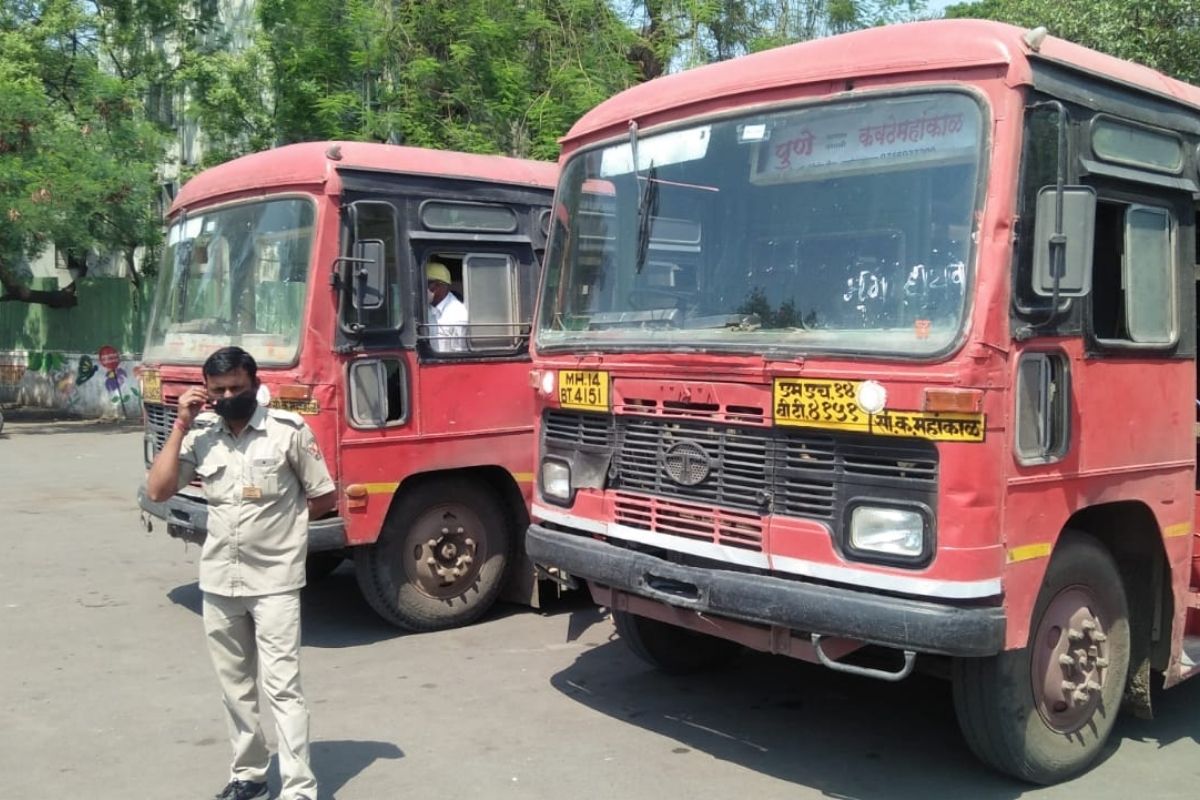 ST कर्मचाऱ्यांना सरसकट कोरोना लस कधी? सरकारविरोधात टाहो, लसीकरण न झाल्यास आंदोलनाचा इशारा