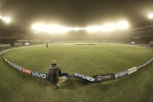IPL 2021, RCB vs DC : आयपीएलमध्ये पहिल्यांदाच, या कारणामुळे थांबला सामना