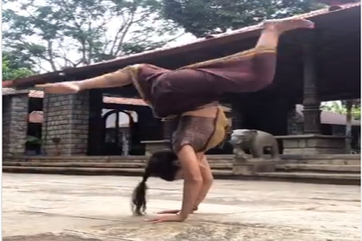 महिलेने साडीवरच केले असे खतरनाक स्टंट; VIDEO पाहताच म्हणाल, लय भारी!