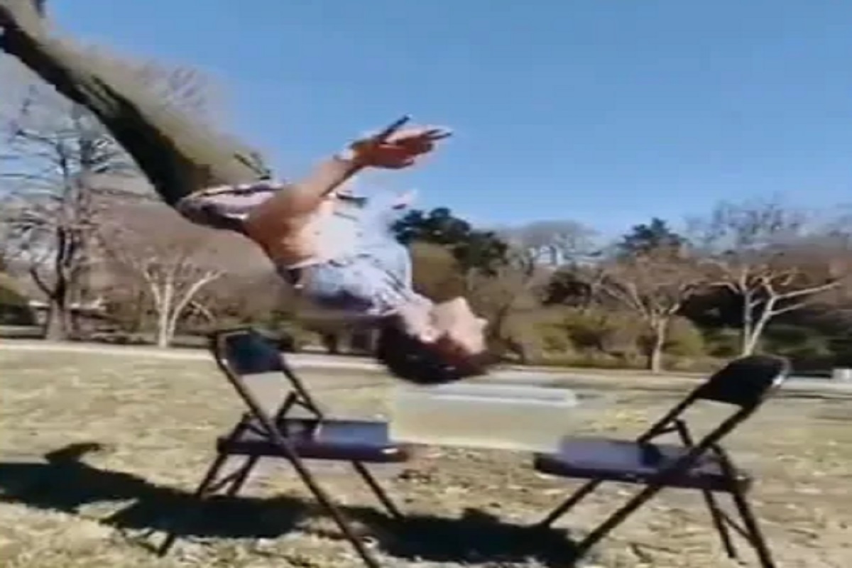 खतरनाक! फ्लिप करत तरुणाने केला असा स्टंट; VIDEO पाहून तुम्हाला येईल चक्कर