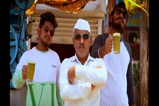 गावच्या पोरांचा नादखुळा! ऊसाच्या रसावर बनवलं Rap Song, लाखो Views मिळवत VIDEO ठरतोय हिट