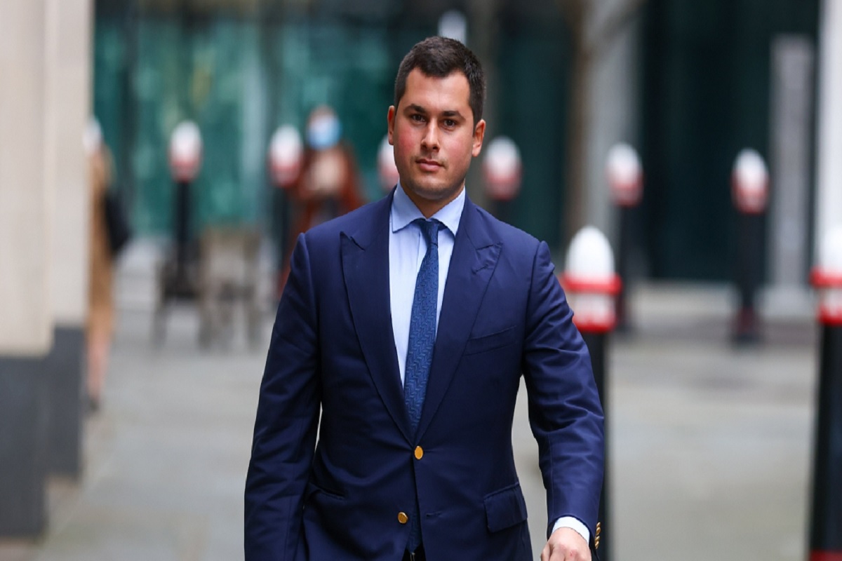 आई-वडिलांच्या घटस्फोट प्रकरणात मुलाला 10 कोटी डॉलरचा दंड! काय आहे अजब प्रकरण?