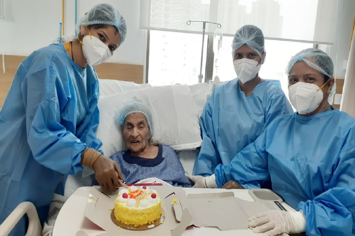 जिद्दीला वय नसतं! 102 वर्षांच्या आजींनी कोरोनाला हरवलं, 15 दिवसांत मिळवला डिस्चार्ज