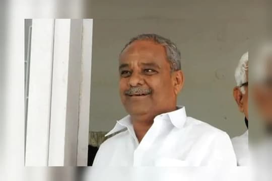 शेतकऱ्याच्या प्रश्नावर भडकले मंत्रीमहोदय, 'यापेक्षा तुम्ही मरा!'- दिलं संतापजनक उत्तर!