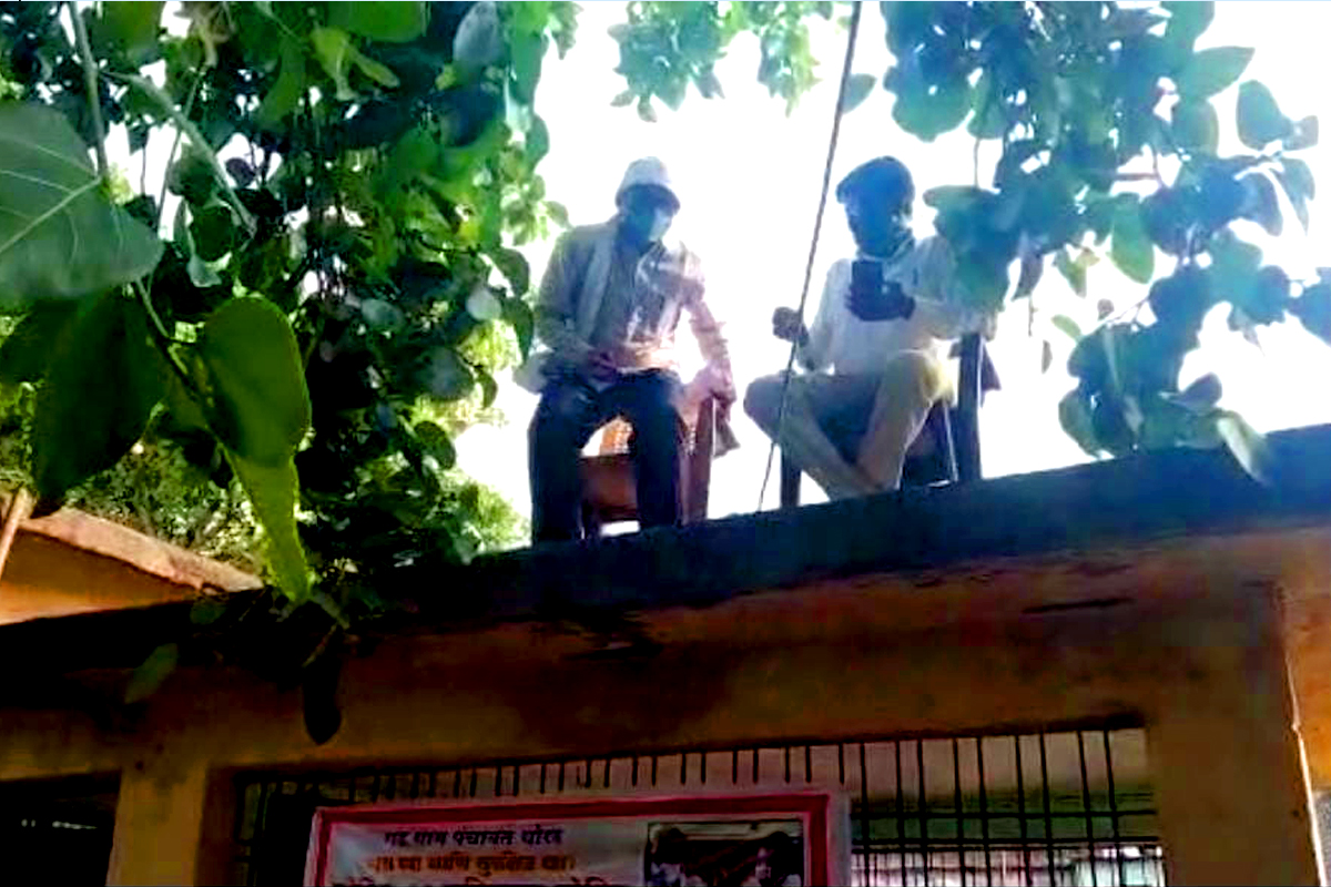 Networkसाठी कर्मचारी नागरिकांच्या छतावर! लसीकरणाच्या ऑनलाईन प्रक्रियेसाठी द्राविडी प्राणायाम