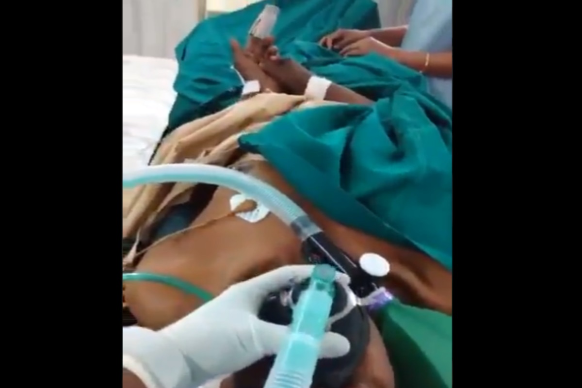 व्यसनाला पर्याय नाही! Ventilator वर असणाऱ्या रुग्णाचा तंबाखू मळतानाचा VIDEO VIRAL