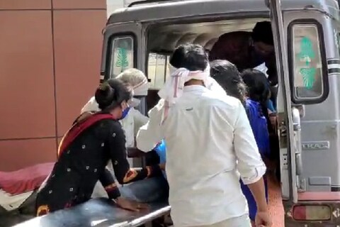 विशेष म्हणजे, ज्यावेळी ही घटना सामान्य रुग्णालयात घडली त्यावेळी मात्र निर्णय देणारा जबाबदार व्यक्ती कुणीच नव्हतं.
