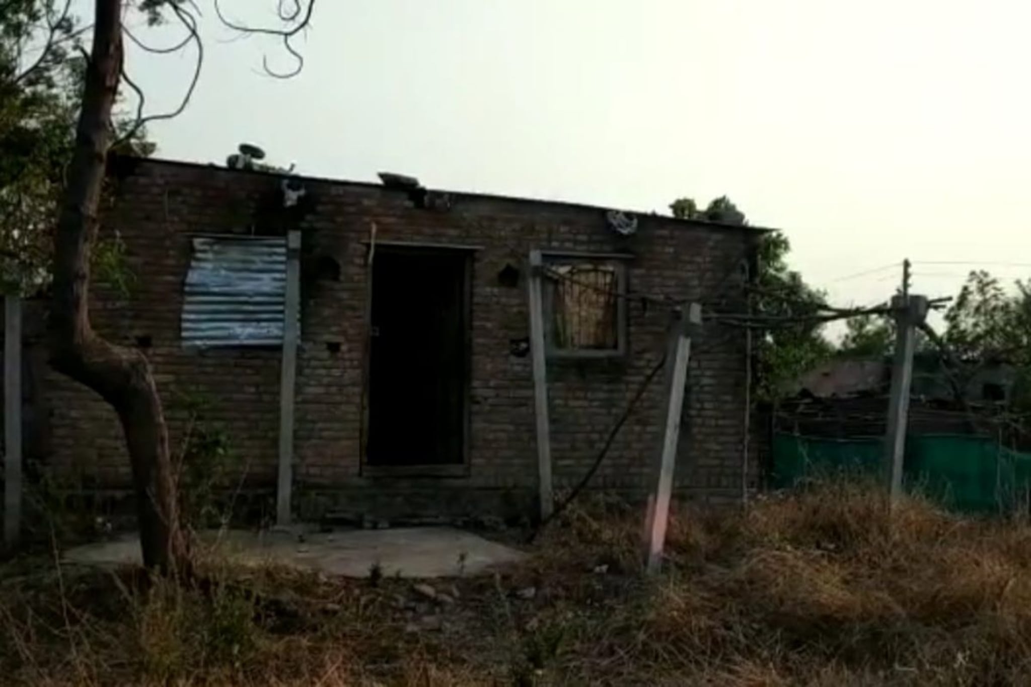 आत्महत्या की हत्या? गळफास लागलेल्या अवस्थेत आढळला तरुणाचा मृतदेह, गावात खळबळ