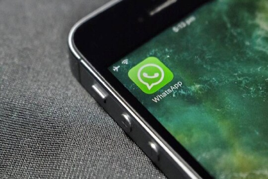 WhatsApp वर आलेल्या लिंकद्वारे तुम्हीही Pink व्हॉट्सअ‍ॅप डाउनलोड केलं का? वाचा काय आहे प्रकरण