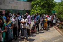 बापरे! 20 कोरोना रुग्णांचं पलायन, यवतमाळमधील कोव्हिड सेंटरमध्ये खळबळ बापरे! 20 कोरोना रुग्णांचं पलायन, यवतमाळमधील कोव्हिड सेंटरमध्ये खळबळ