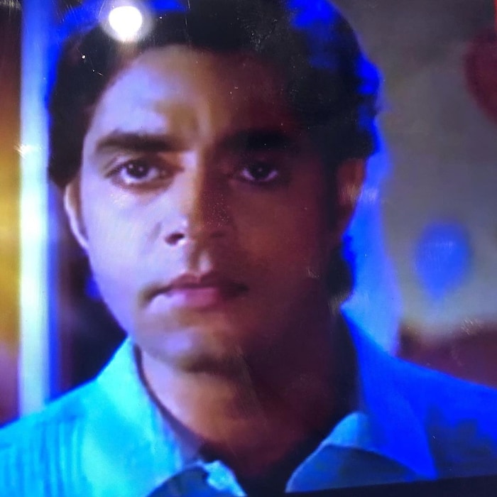 तसेच विनोदी चित्रपट 'आमदनी अठ्नी खर्चा रुपय्या' मध्येही तो झळकला होता. 