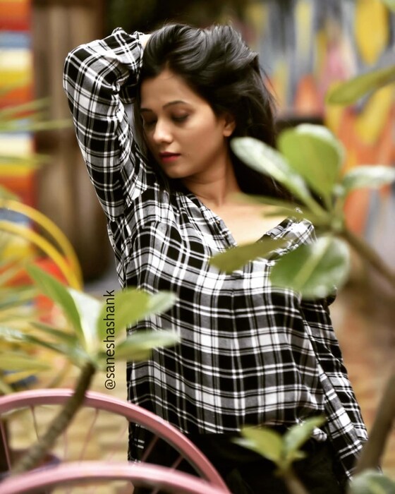 मराठी मालिका आणि चित्रपटां व्यतिरिक्त राधाने हिंदी चित्रपटांमध्ये सुद्धा काम केलं आहे. 