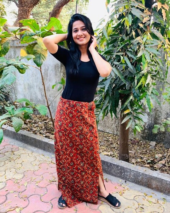 राधाने सागर कुलकर्णीशी लग्न केलं आहे. 