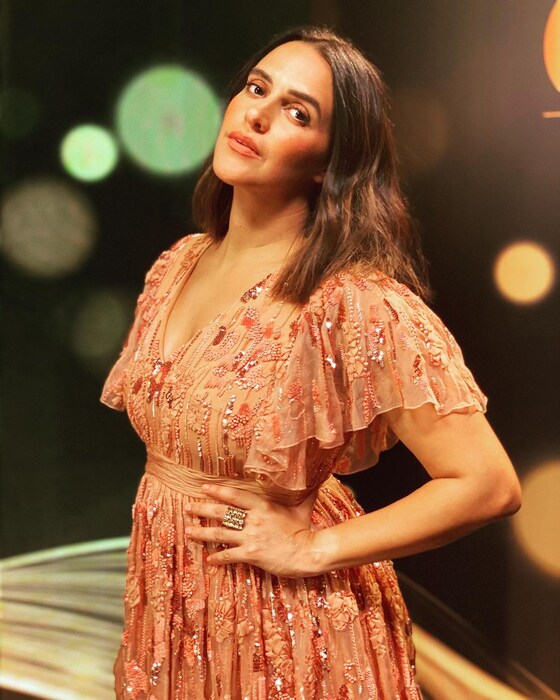 अभिनेत्री नेहा धुपियाने सुद्धा गर्भवती असताना शुटींग केल आहे.