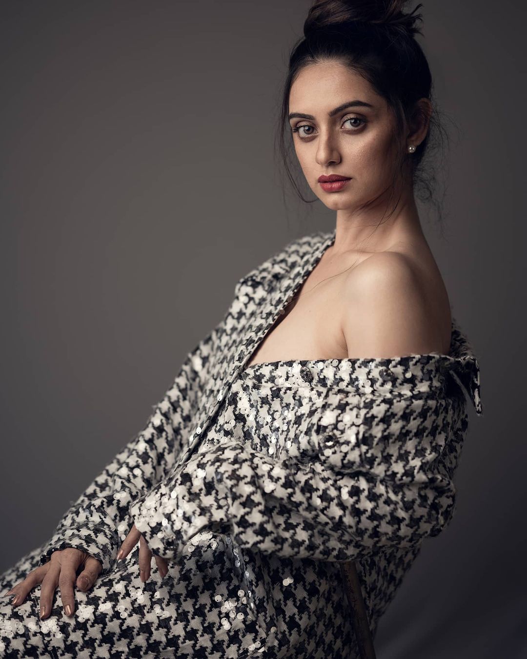 श्रुती ही जरी मराठमोळी अभिनेत्री असली, त्री तिने आपल्या करियरची सुरुवात एका तमिळ चित्रपटातून केली आहे. श्रुती ही जरी मराठमोळी अभिनेत्री असली, त्री तिने आपल्या करियरची सुरुवात एका तमिळ चित्रपटातून केली आहे.