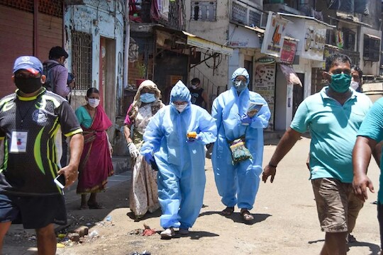 मुंबईत Covid Alert! रुग्णसंख्या वाढल्याने पुन्हा निर्बंधांची काटेकोर अंमलबजावणी, तिसऱ्या लाटेला सुरुवात?