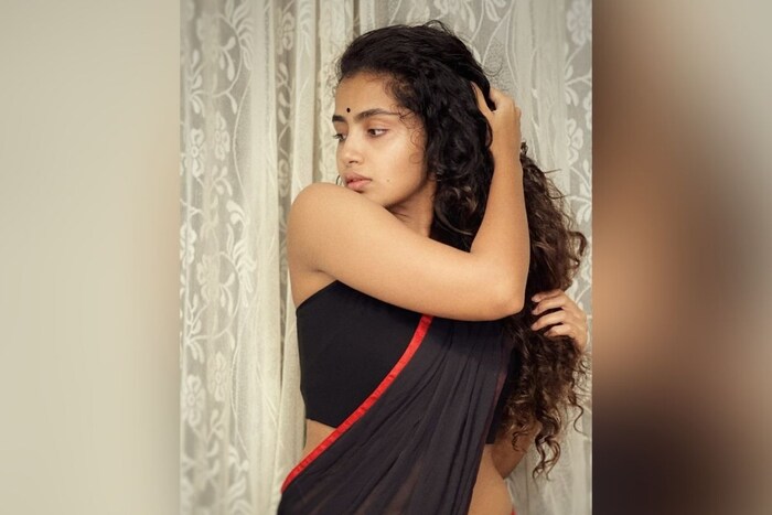 ‘ख्यालों में खोई हुई हूं, इसलिए कृपया दूर रहें’ असं कॅप्शन तिने एका फोटोला दिलेलं आहे.
