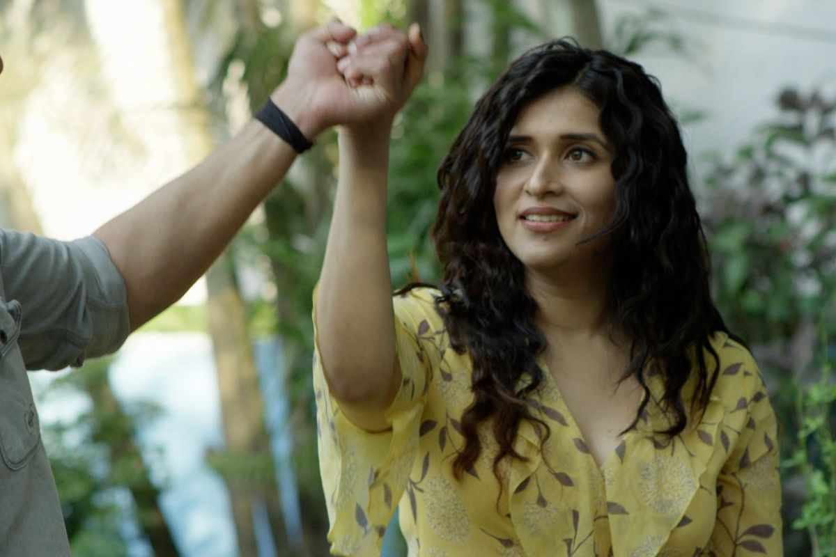 त्याचबरोबर मन्नारा चोप्रा वेब फिल्म 'हाल-ए-दिल ऑन ब्रोकन नोट्स' बॉलीफेमवर रिलीज झाली आहे. ती चाहत्यांना मोठ्या प्रमाणात पसंत येत आहे. यामध्ये अभिनेता गौतम वीज आहे. तसंच अंशू राजपूतसुद्धा आहे. त्याचबरोबर मन्नारा चोप्रा वेब फिल्म 'हाल-ए-दिल ऑन ब्रोकन नोट्स' बॉलीफेमवर रिलीज झाली आहे. ती चाहत्यांना मोठ्या प्रमाणात पसंत येत आहे. यामध्ये अभिनेता गौतम वीज आहे. तसंच अंशू राजपूतसुद्धा आहे.