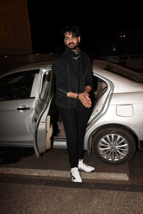 बिग बॉस 13 फेम अभिनेता विशाल आदित्य सिंह आता खतरों के खिलाड़ी मध्ये स्टंट करणार आहे. तो ही केप टाउन साठी रवाना झाला.