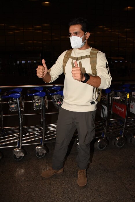 बिग बॉस 14 फेम अभिनेता अभिनव शुक्ला आता 'खतरों के खिलाड़ी' शो साठी सज्ज आहे. एअरपोर्टवर त्याला स्पॉट करण्यात आलं.