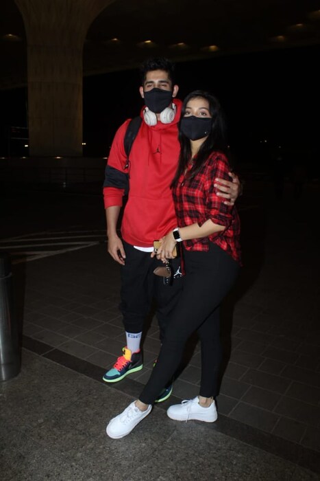 स्प्लिट्सविला, रोडीज फेम अभिनेता वरुण सूद आता खतरों के खिलाड़ी 11 मध्ये स्टंट करणार आहे. गर्लफ्रेंड दिव्या अग्रवाल सोबत तो एअरपोर्टवर स्पॉट झाला.