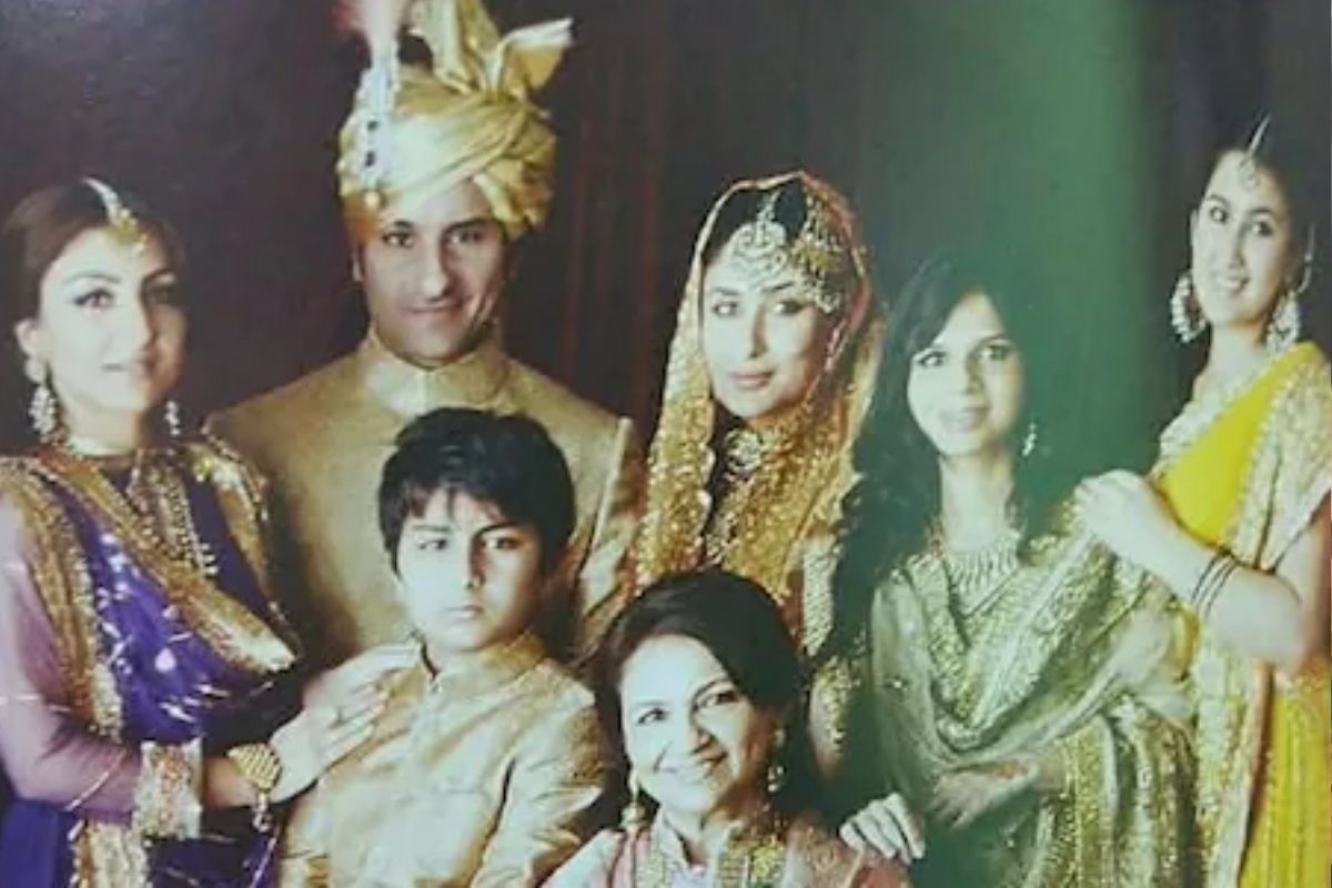 60 च्या दशकात आपल्या अभिनयची जादू दाखवणारी तसेच बॉलीवूडची टॉप स्टार राहिलेली अभिनेत्री शर्मिला टागोर यांनी मुलांना जन्म दिल्यानंतर अभिनय सोडून दिला होता. त्यांनी एकदा सांगितले होते कि शुटींगच्या बिझी वेळापत्रकातून मुलांना वेळ देणं शक्य नसतं. 60 च्या दशकात आपल्या अभिनयची जादू दाखवणारी तसेच बॉलीवूडची टॉप स्टार राहिलेली अभिनेत्री शर्मिला टागोर यांनी मुलांना जन्म दिल्यानंतर अभिनय सोडून दिला होता. त्यांनी एकदा सांगितले होते कि शुटींगच्या बिझी वेळापत्रकातून मुलांना वेळ देणं शक्य नसतं.