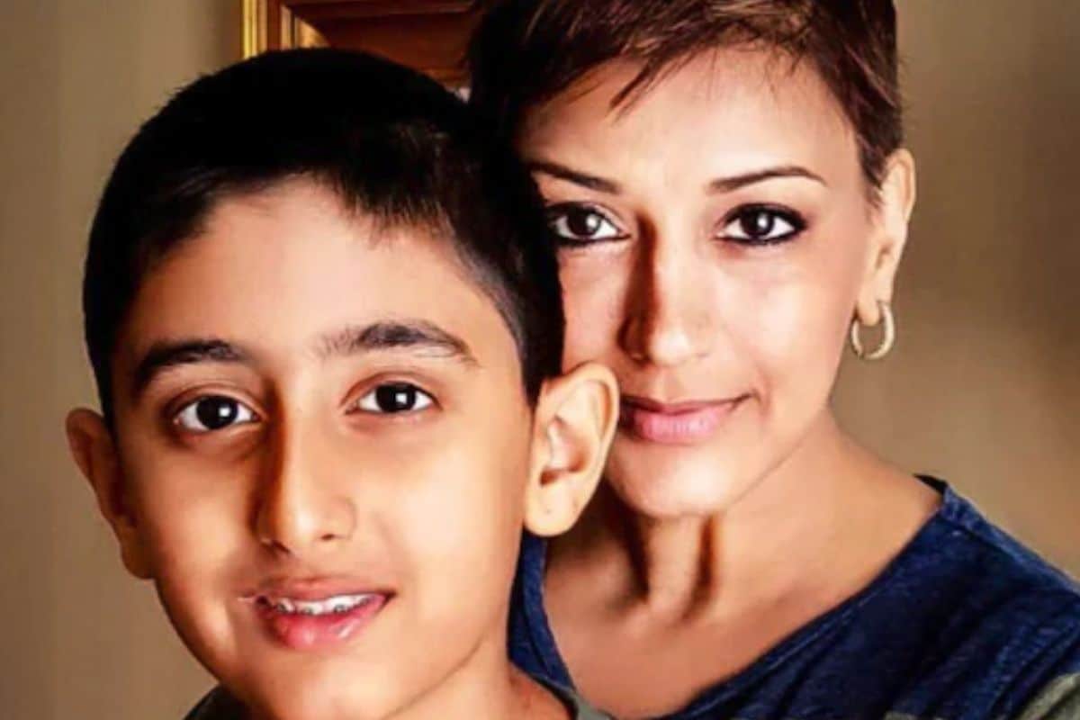 अभिनेत्री सोनाली बेंद्रे ने 12 नोव्हेबंर 2002 ला फिल्म दिग्दर्शक गोल्डी बहल सोबत लग्न केलं होत. पण मुलाचा जन्म झाल्यानंतर तिने करिअर मधून ब्रेक घेतला. अभिनेत्री सोनाली बेंद्रे ने 12 नोव्हेबंर 2002 ला फिल्म दिग्दर्शक गोल्डी बहल सोबत लग्न केलं होत. पण मुलाचा जन्म झाल्यानंतर तिने करिअर मधून ब्रेक घेतला.