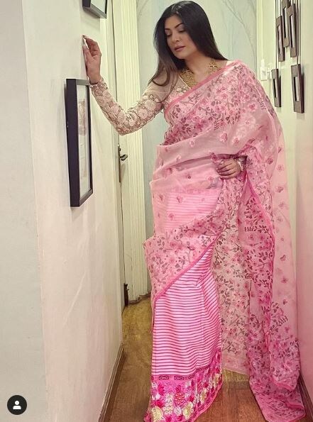 सुष्मिता सेन विवाहित विक्रम भट्ट यांच्या प्रेमात होती. सुष्मिता साठी विक्रम यांनी आपल्या पत्नीला घटस्पोट दिला. पण सुष्मिताने आणि विक्रमने लग्न केलं नाही. सुष्मिता अविवाहितच आहे. सुष्मिता सेन विवाहित विक्रम भट्ट यांच्या प्रेमात होती. सुष्मिता साठी विक्रम यांनी आपल्या पत्नीला घटस्पोट दिला. पण सुष्मिताने आणि विक्रमने लग्न केलं नाही. सुष्मिता अविवाहितच आहे.