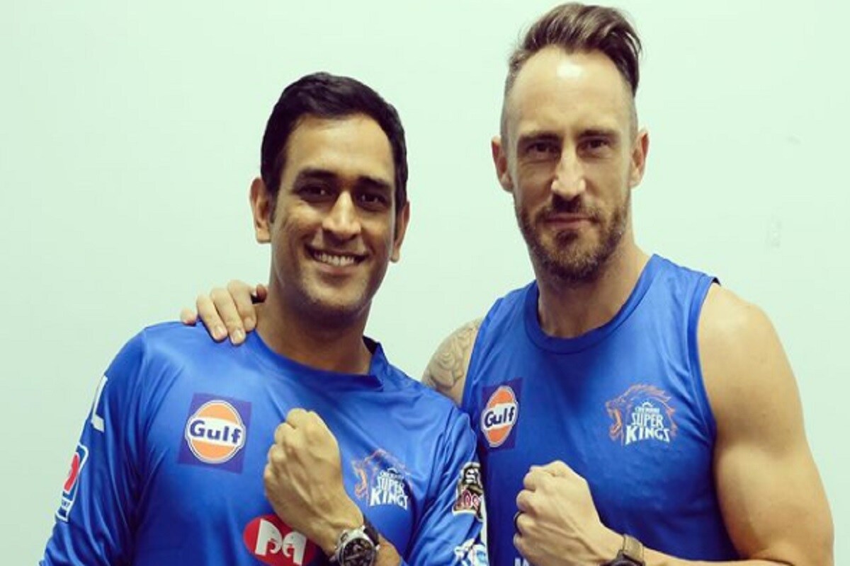 फाफ डुप्लेसिस : 36 वर्षांचा फाफ डुप्लेसिस (Faf Du Plessis) आयपीएलच्या यंदाच्या मोसमात जबरदस्त फॉर्ममध्ये होता. डुप्लेसिसकडे दक्षिण आफ्रिकेच्या टीमचं नेतृत्व करण्याचा अनुभव आहे. आयपीएलच्या मागच्या मोसमात डुप्लेसिस चेन्नईचा सर्वाधिक रन करणारा खेळाडू होता. 13 सामन्यांमध्ये डुप्लेसिसने 449 रन केले होते, तर 2021 साली डुप्लेसिसने 7 सामन्यांमध्ये 64 च्या सरासरीने 320 रन केले. फाफ डुप्लेसिस : 36 वर्षांचा फाफ डुप्लेसिस (Faf Du Plessis) आयपीएलच्या यंदाच्या मोसमात जबरदस्त फॉर्ममध्ये होता. डुप्लेसिसकडे दक्षिण आफ्रिकेच्या टीमचं नेतृत्व करण्याचा अनुभव आहे. आयपीएलच्या मागच्या मोसमात डुप्लेसिस चेन्नईचा सर्वाधिक रन करणारा खेळाडू होता. 13 सामन्यांमध्ये डुप्लेसिसने 449 रन केले होते, तर 2021 साली डुप्लेसिसने 7 सामन्यांमध्ये 64 च्या सरासरीने 320 रन केले.