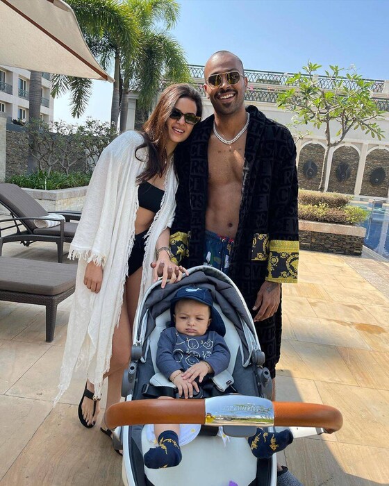 आयपीएल स्पर्धेचा 14 वा सिझन (IPL 2021) स्थगित झाल्यानंतर हार्दिक कुटुंबीयांसोबत वेळ घालवत आहे. हार्दिक आणि नताशा अनेकदा त्यांचे फोटो सोशल मीडियावर शेअर करत असतात.