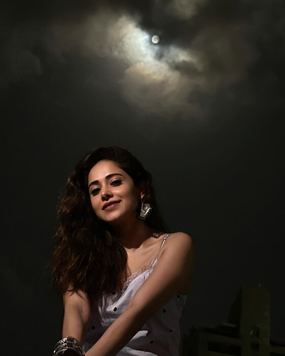 तिच्या ओपन ट्रेससह नुशर्रत भरुचा खूपच सुंदर दिसत आहे