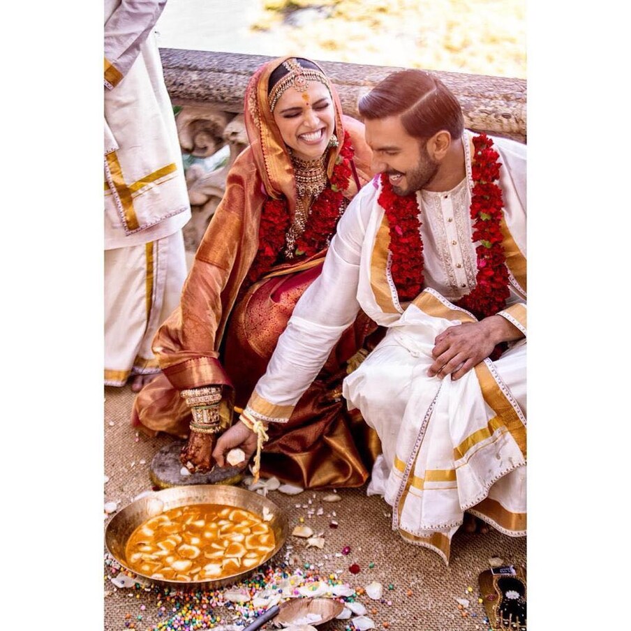 पण दीपिकाने तिच्या लग्नासबंधी अनेक गोष्टी अतिशय सिक्रेट ठेवल्या होत्या. मोजक्याच पाहूण्यांच्या उपस्थितीत हे लग्न पार पडलं होत. तसेच आपल्या आउटफिट्स बाबतही तिने गुप्तता पाळली होती.