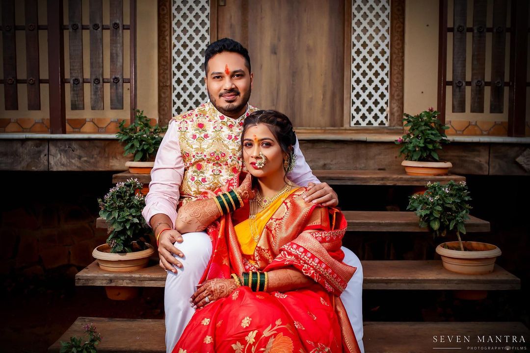 रुचिता पिवळ्या रंगाच्या साडीत अतिशय आकर्षक दिसत आहे. मोठी नथ परिधान करुन तिने लूक कम्पलिट केला आहे. रुचिता पिवळ्या रंगाच्या साडीत अतिशय आकर्षक दिसत आहे. मोठी नथ परिधान करुन तिने लूक कम्पलिट केला आहे.