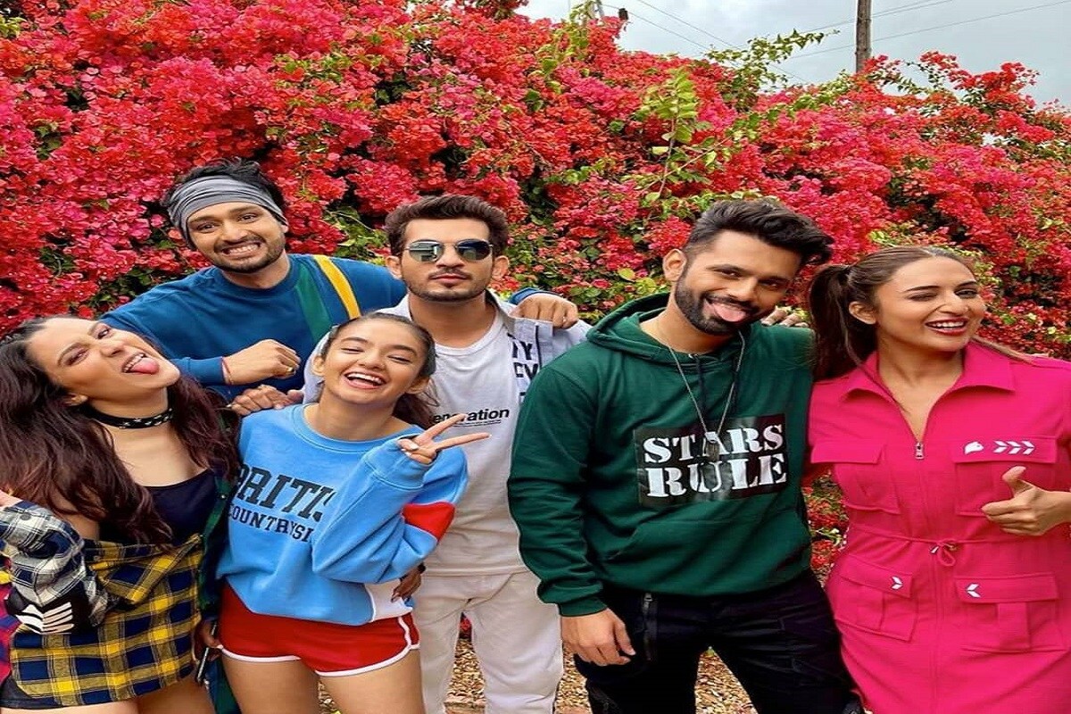 (khatron ke khiladi11) खतरों के खिलाडी च्या शुटींगला सुरूवात झाली आहे. सगळे स्पर्धक सध्या केप टाउन मध्ये आहेत. तर तिथे ते धमाल करताना दिसत आहेत. पाहा त्यांचे काही मजेशीर फोटो. (khatron ke khiladi11) खतरों के खिलाडी च्या शुटींगला सुरूवात झाली आहे. सगळे स्पर्धक सध्या केप टाउन मध्ये आहेत. तर तिथे ते धमाल करताना दिसत आहेत. पाहा त्यांचे काही मजेशीर फोटो.