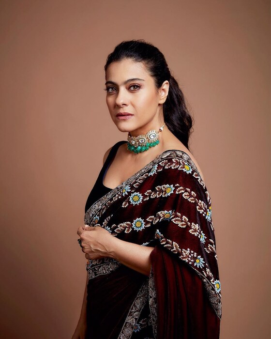 'वी आर फेमिली' चित्रपटाच्या शुटींगदरम्यान काजोल आपल्या दुसऱ्या मुलाला जन्म देणार होती. मात्र गर्भवती असून देखील तिनं चित्रपटाचं शुटींग पूर्ण केल आणि प्रमोशनदेखील केल होतं.