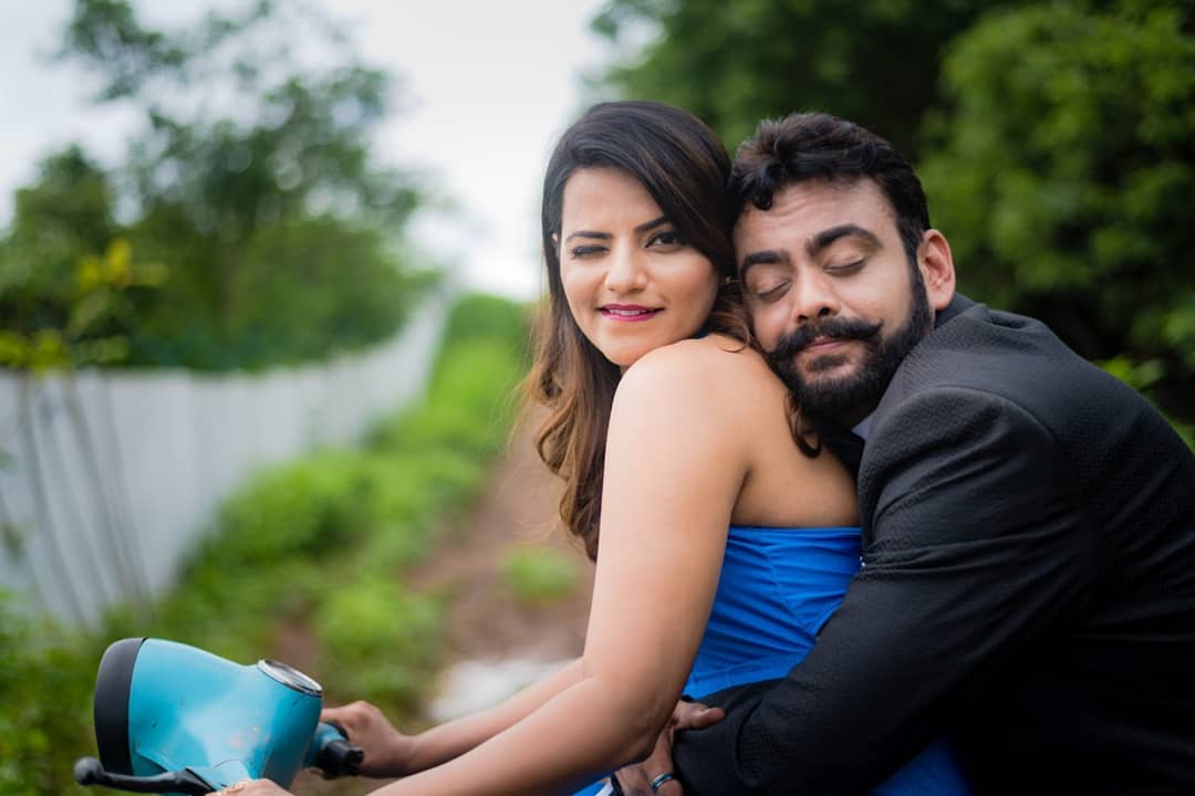 आस्ताद आणि स्वप्नाली हे मराठी टेलिव्हिजन विश्वातील प्रसिद्ध कपल आहे. तर नुकतेच ते लग्न बंधनात अडकले आहेत. आस्ताद आणि स्वप्नाली हे मराठी टेलिव्हिजन विश्वातील प्रसिद्ध कपल आहे. तर नुकतेच ते लग्न बंधनात अडकले आहेत.