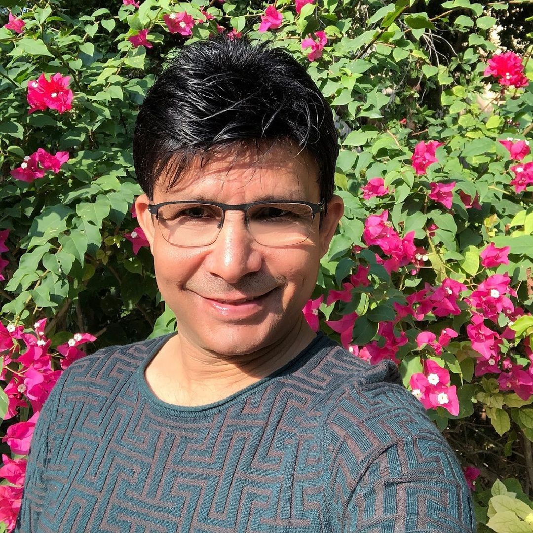 कमाल राशिद खान उर्फ केआरके (KRK) हा देखिल एक नेहमीच चर्चेत राहणारा अभिनेता आहे. वादग्रस्त वक्तव्यानंतर त्याचही अकाउंट बॅन करण्यात आलं होतं. कमाल राशिद खान उर्फ केआरके (KRK) हा देखिल एक नेहमीच चर्चेत राहणारा अभिनेता आहे. वादग्रस्त वक्तव्यानंतर त्याचही अकाउंट बॅन करण्यात आलं होतं.