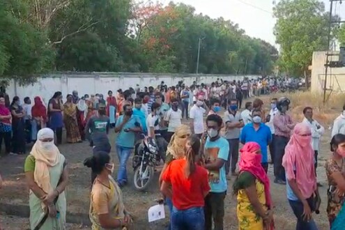 अहमदनगर जिल्ह्यात लसीकरणाचा फज्जा, संतप्त नागरिकांची डॉक्टरांना धक्काबुक्की