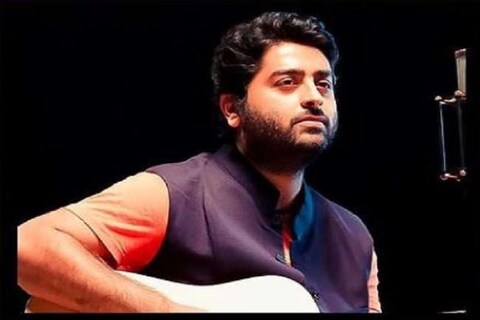अरिजीतच्या आईला दुर्मीळ असलेल्या A निगेटिव्ह रक्ताची उपचारादरम्यान आवश्यकता होती. यासाठी कोलकात्यातल्या अनेक कलाकारांनी सोशल मीडियावर आवाहन केलं होतं.