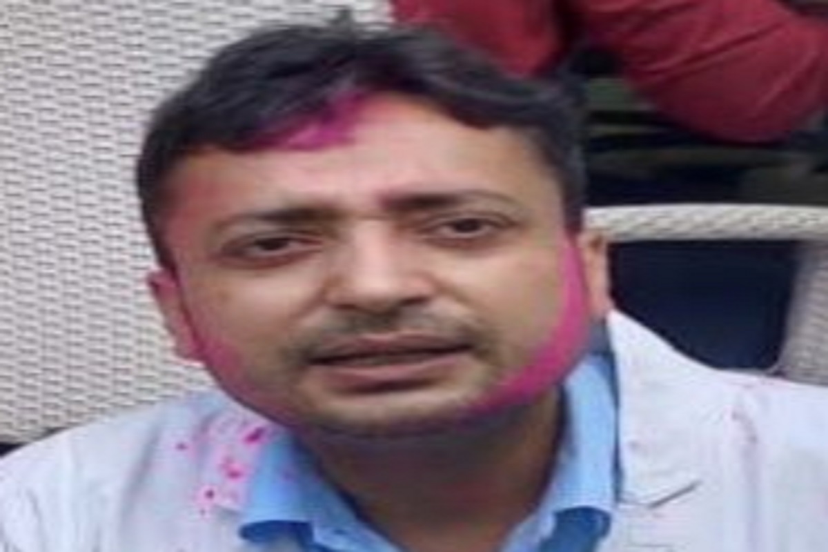 Doctor Suicide : रुग्णांना मरताना पाहून कोरोना योद्धानेही संपवलं आयुष्य; लग्नानंतर 4 महिन्यांनी डॉक्टरची आत्महत्या