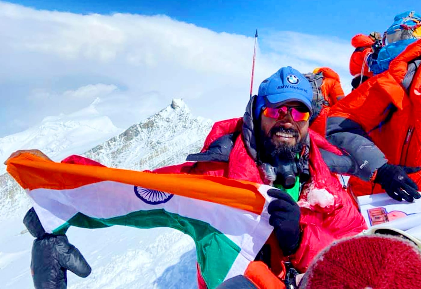 पुण्याच्या शिरुर तालुक्यातील कारेगाव येथील जितेंद्र गवारे या तरुणाने जगातील सर्वोच्च शिखर असलेले माऊंट एव्हरेस्टचे अन्नपूर्णा - 1 मोहिमेअंतर्गत जगातलं दहावं उंच शिखर 'माऊंट अन्नपूर्णा - 1' वर यशस्वी चढाई केली. पुण्याच्या शिरुर तालुक्यातील कारेगाव येथील जितेंद्र गवारे या तरुणाने जगातील सर्वोच्च शिखर असलेले माऊंट एव्हरेस्टचे अन्नपूर्णा - 1 मोहिमेअंतर्गत जगातलं दहावं उंच शिखर 'माऊंट अन्नपूर्णा - 1' वर यशस्वी चढाई केली.