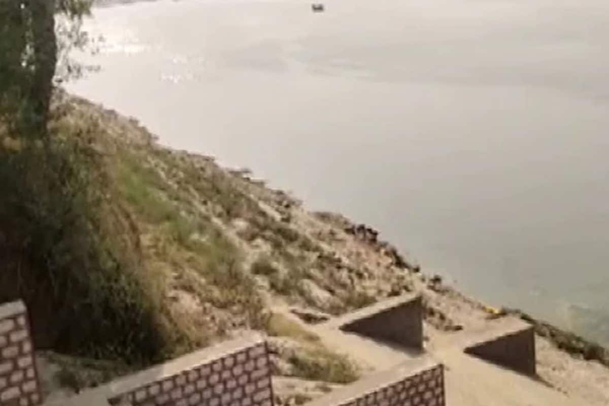 नदीत तरंगणारे मृतदेह भीतीदायक! काय पाण्याच्या माध्यमातून पसरतो कोरोना? वाचा सविस्तर