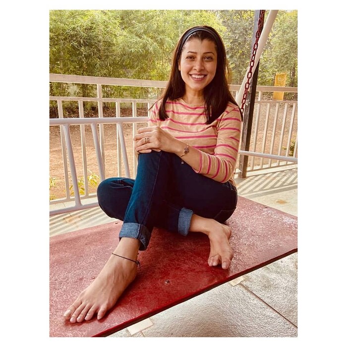 वावटळ, रानभूल, टारगेट, गैर या चित्रपटात तेजस्विनीने प्रमुख भूमिका साकारल्या आहेत.