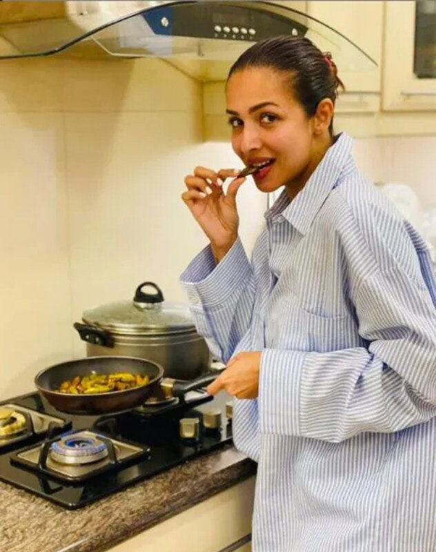 अर्थात ही चर्चा अफवा नसून ती खरी ठरली कारण घटस्फोट घेतल्यानंतर ती अर्जूनसोबत लिव्हईन रिलेशनशिपमध्ये राहात आहे. अर्थात ही चर्चा अफवा नसून ती खरी ठरली कारण घटस्फोट घेतल्यानंतर ती अर्जूनसोबत लिव्हईन रिलेशनशिपमध्ये राहात आहे.