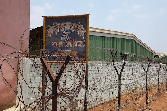 गडचिरोलीतील पोलीस ठाण्यावर माओवाद्यांचा गोळीबार; जवानांकडून माओवाद्यांना चोख प्रत्युत्तर
