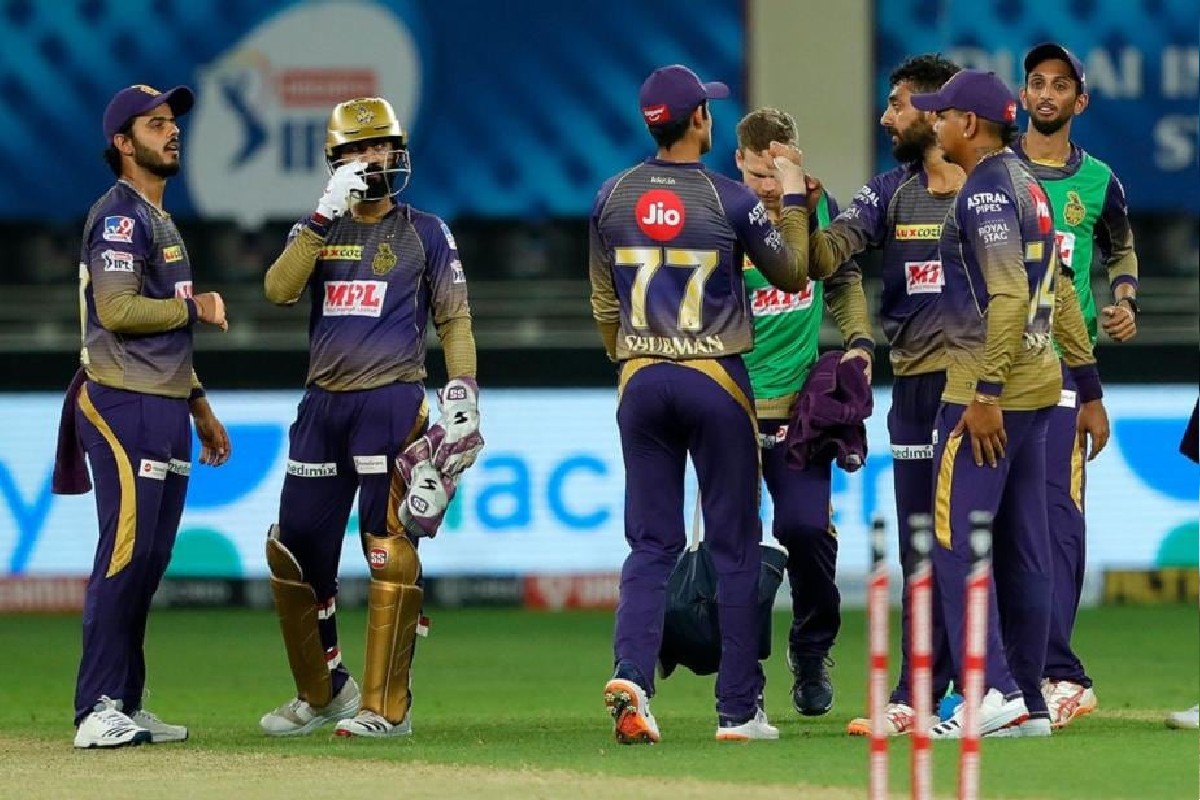 IPL 2021: KKR च्या 2 खेळाडूंना कोरोनाची लागण, RCB विरुद्धच्या मॅचवर मोठं संकट