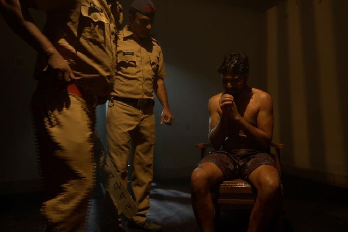 ‘देवमाणसा’ने खरोखर खाल्ला होता मार? ACP चा मार खाऊन हवालदिल झाला डॉक्टर