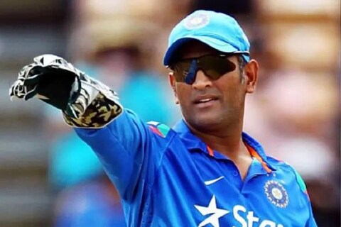 टीम इंडियाचा माजी कॅप्टन महेंद्रसिंह धोनी (MS Dhoni) याचा प्रभाव पडलेले अनेक क्रिकेटपटू जगभर आहेत. फक्त पुरुष खेळाडूंवरच नाही तर महिला क्रिकेटपटूंवरही धोनीचा मोठा प्रभाव आहे. 