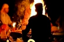 अंधश्रद्धेची बाधा! भूत काढतो म्हणून मांत्रिकाचा दारु पाजत विवाहितेवर अत्याचार अंधश्रद्धेची बाधा! भूत काढतो म्हणून मांत्रिकाचा दारु पाजत विवाहितेवर अत्याचार
